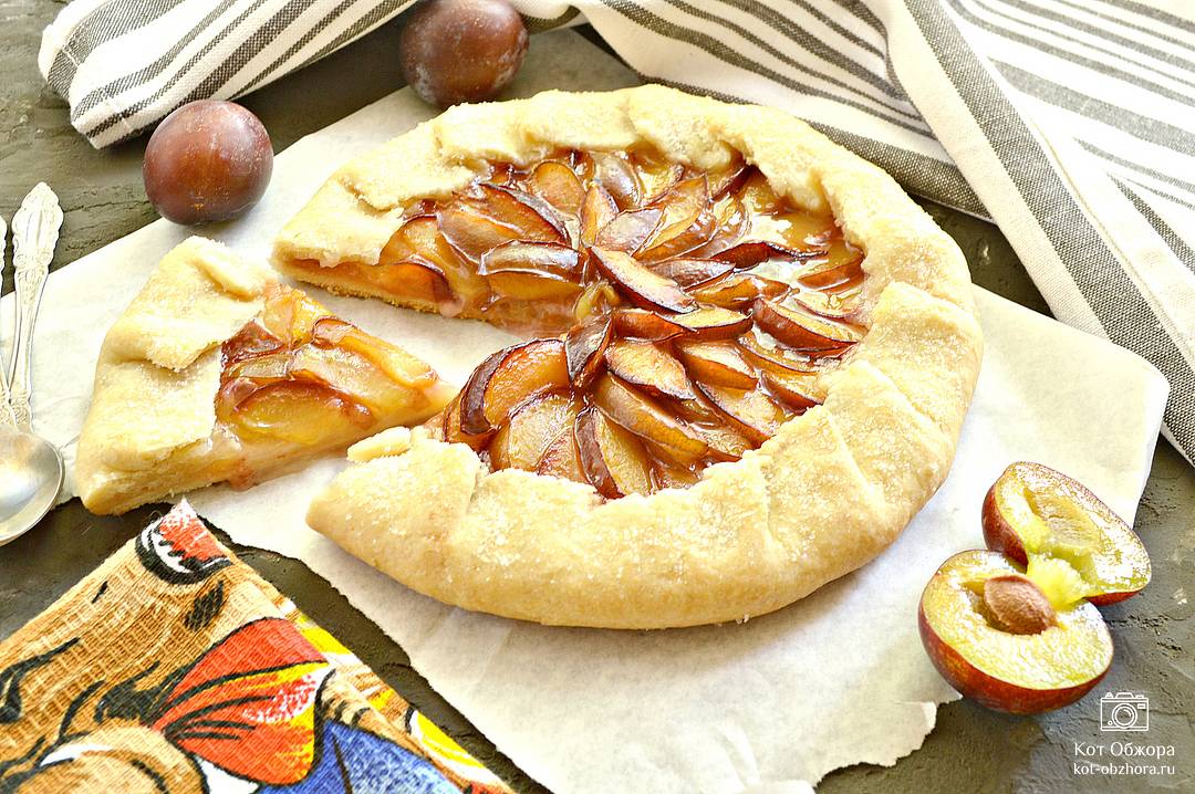 Пирог со сливой и яблоком, пошаговый рецепт на ккал, фото, ингредиенты - ярослава
