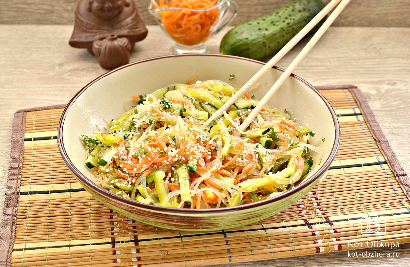 Салат фунчоза с курицей и овощами - пошаговый рецепт с фото