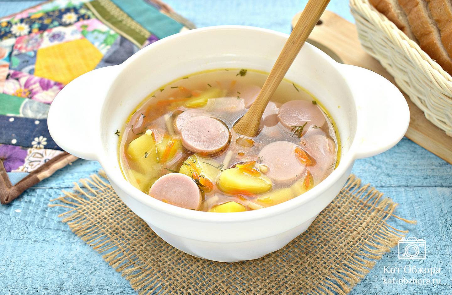 Варим суп с копченой колбасой и вермишелью