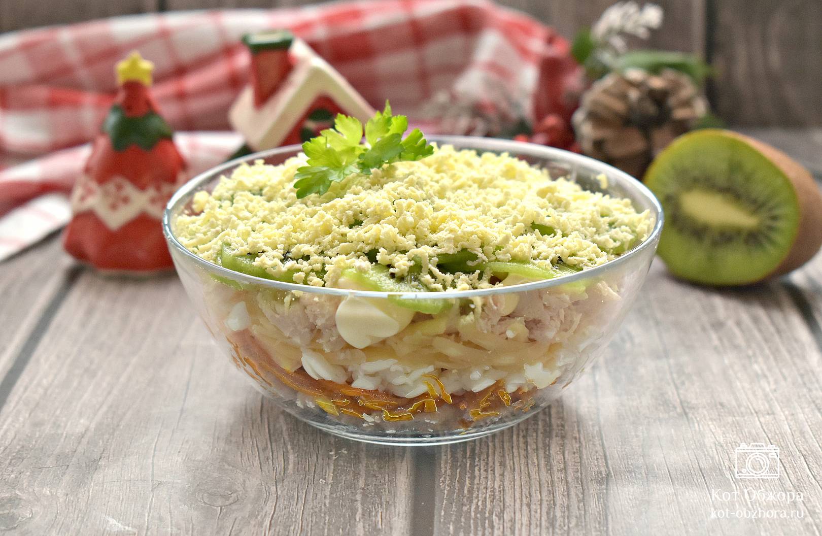 Слоеный салат с курицей, киви и яблоками - пошаговый рецепт с фото на l2luna.ru