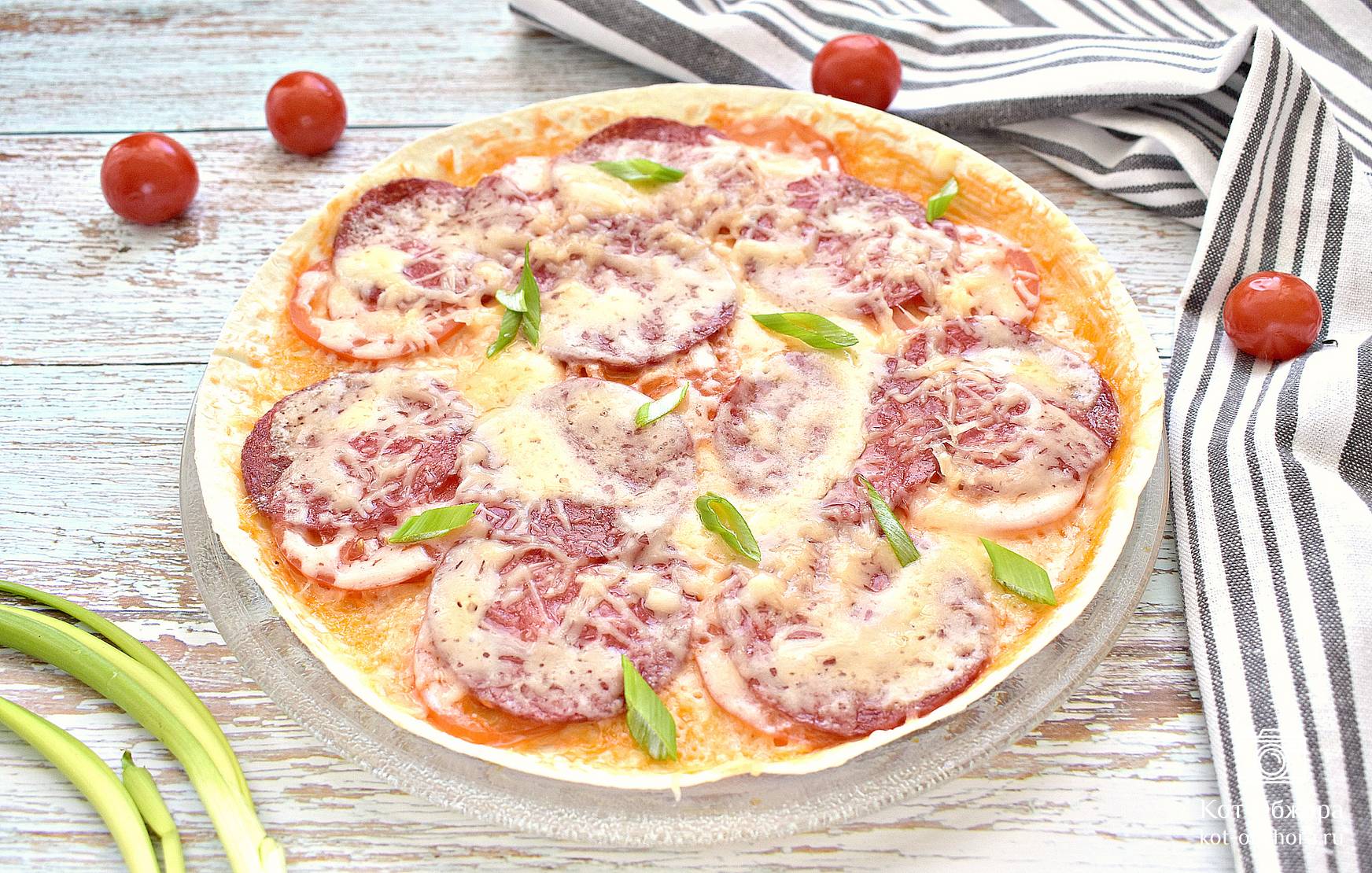 рецепт пиццы с помидором колбасой и сыром фото 76
