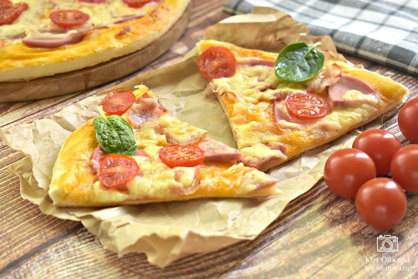 пицца с колбасой помидорами и сыром рецепт в духовке на слоеном тесте фото 19