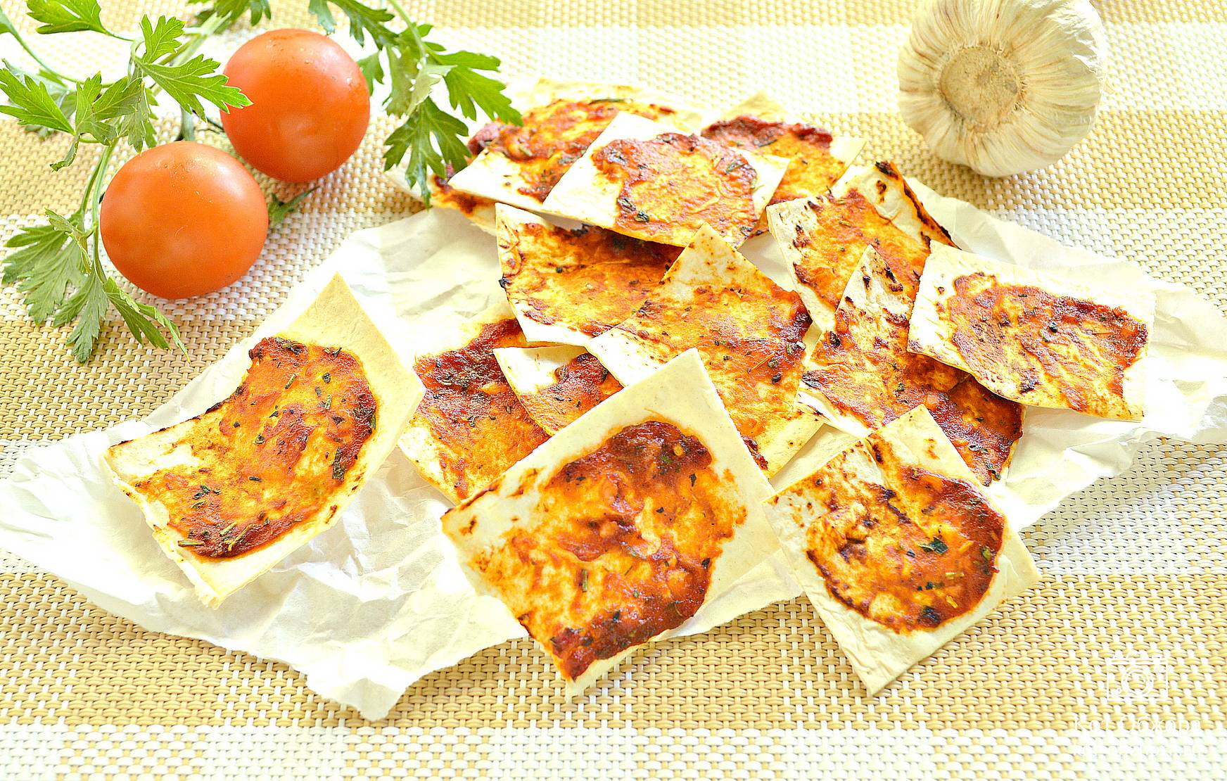 пицца на сковороде из лаваша с яйцом колбасой и сыром нарезанного помидорами рецепт фото 64