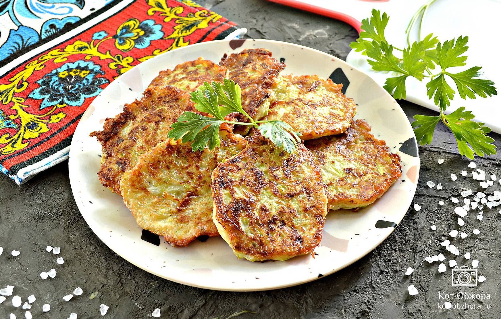 Кабачковые оладьи с сыром и чесноком в духовке рецепт