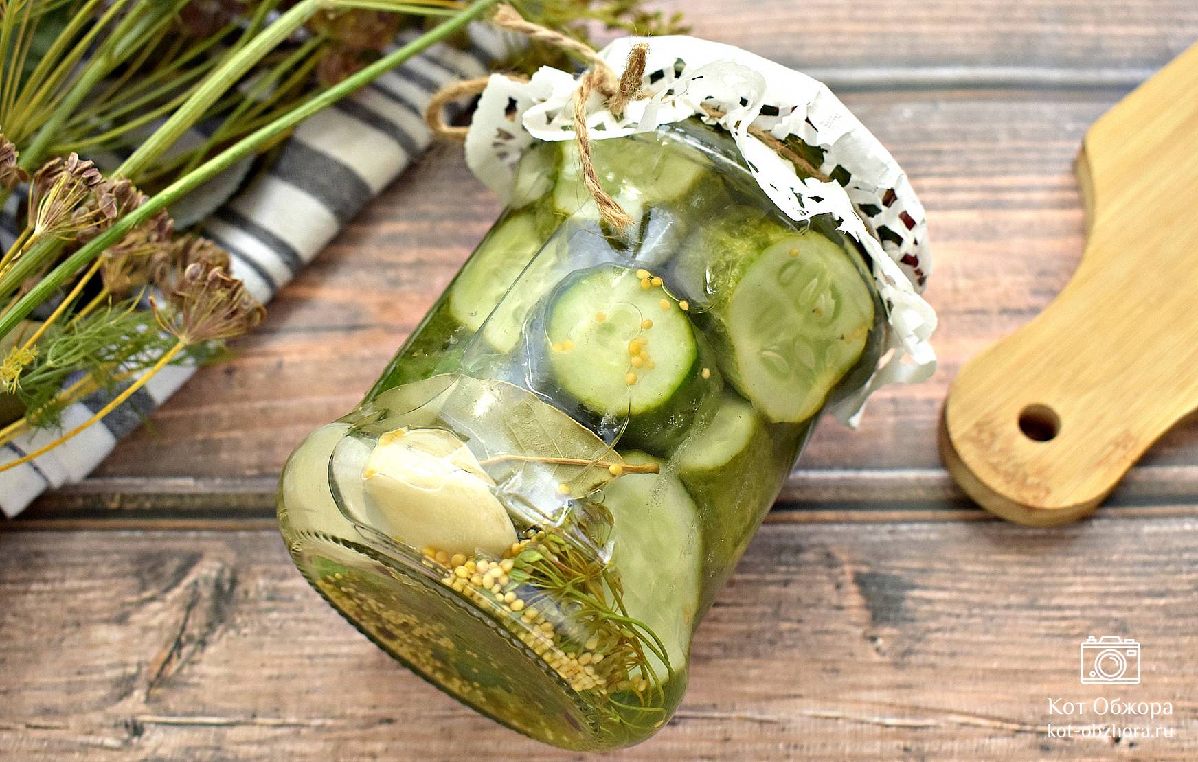 Маринованные резаные огурцы с луком