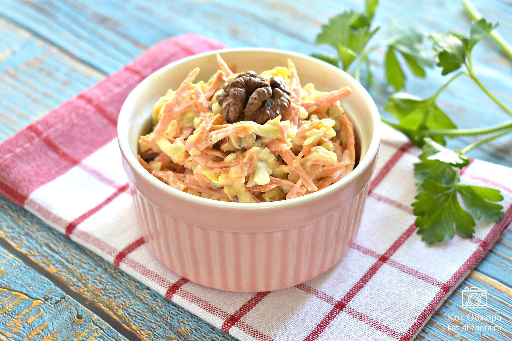 Пряный морковный салат с кунжутом