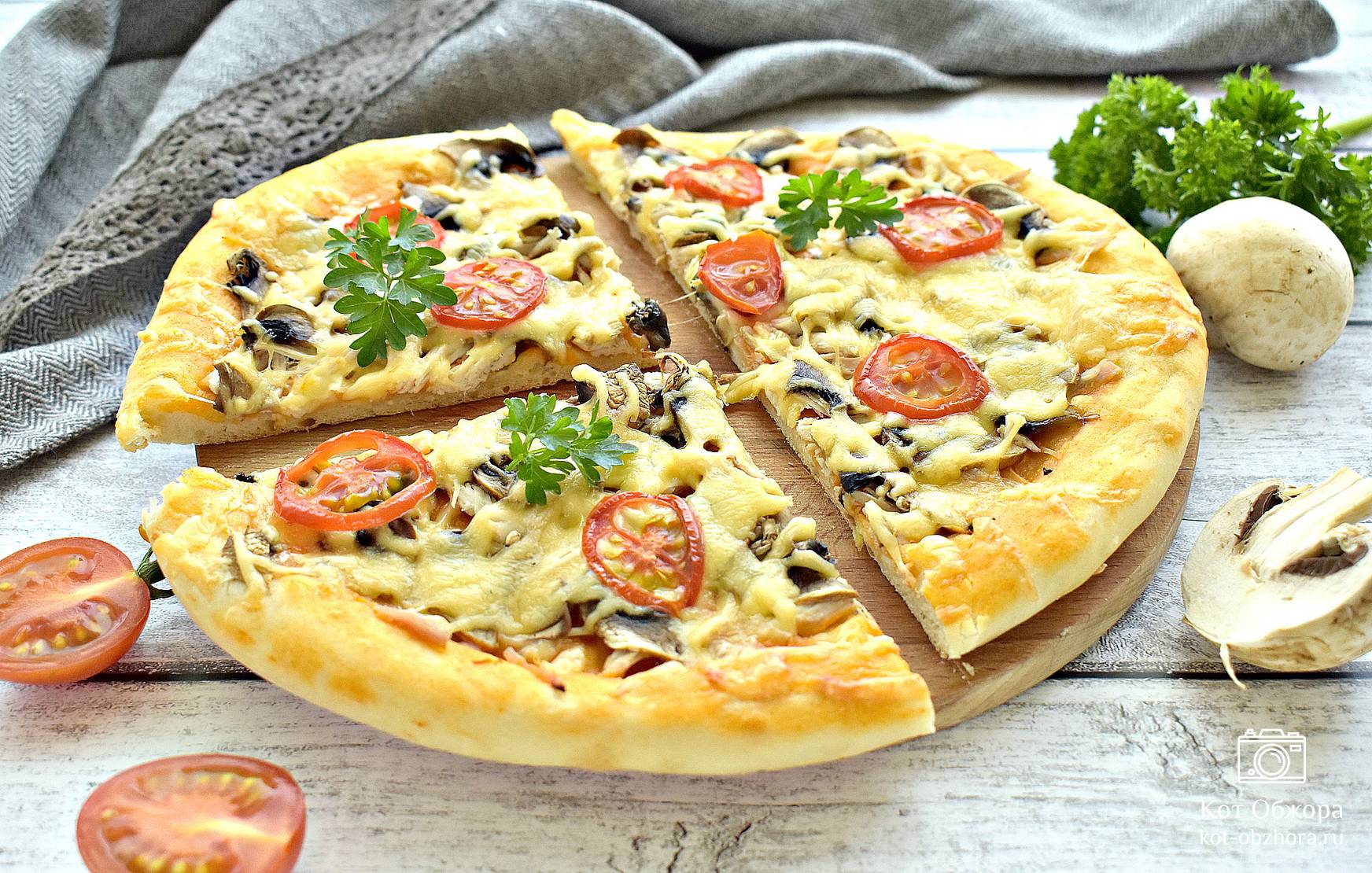 пицца с грибами и колбасой и помидорами и с сыром в духовке на дрожжевом тесте фото 105