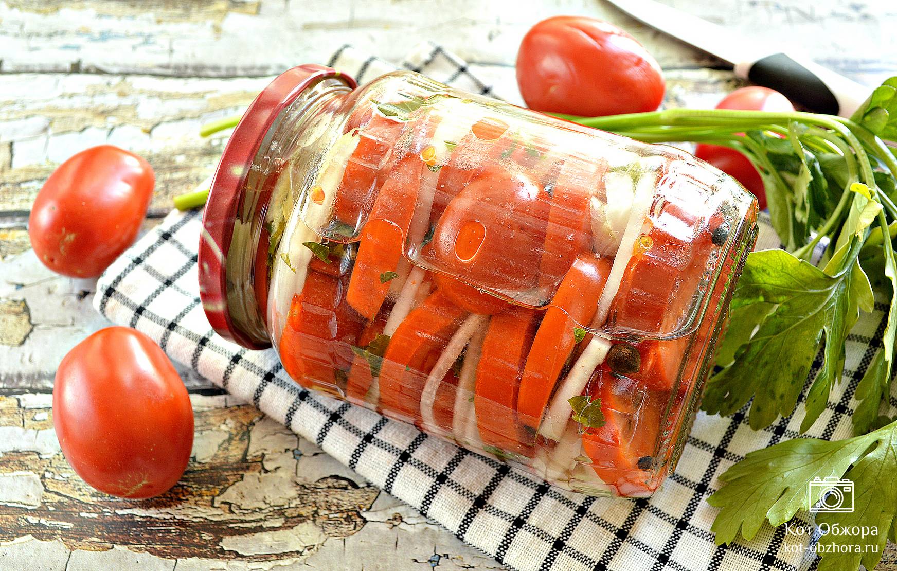 Салат из помидоров и лука на зиму — пошаговый рецепт с фото