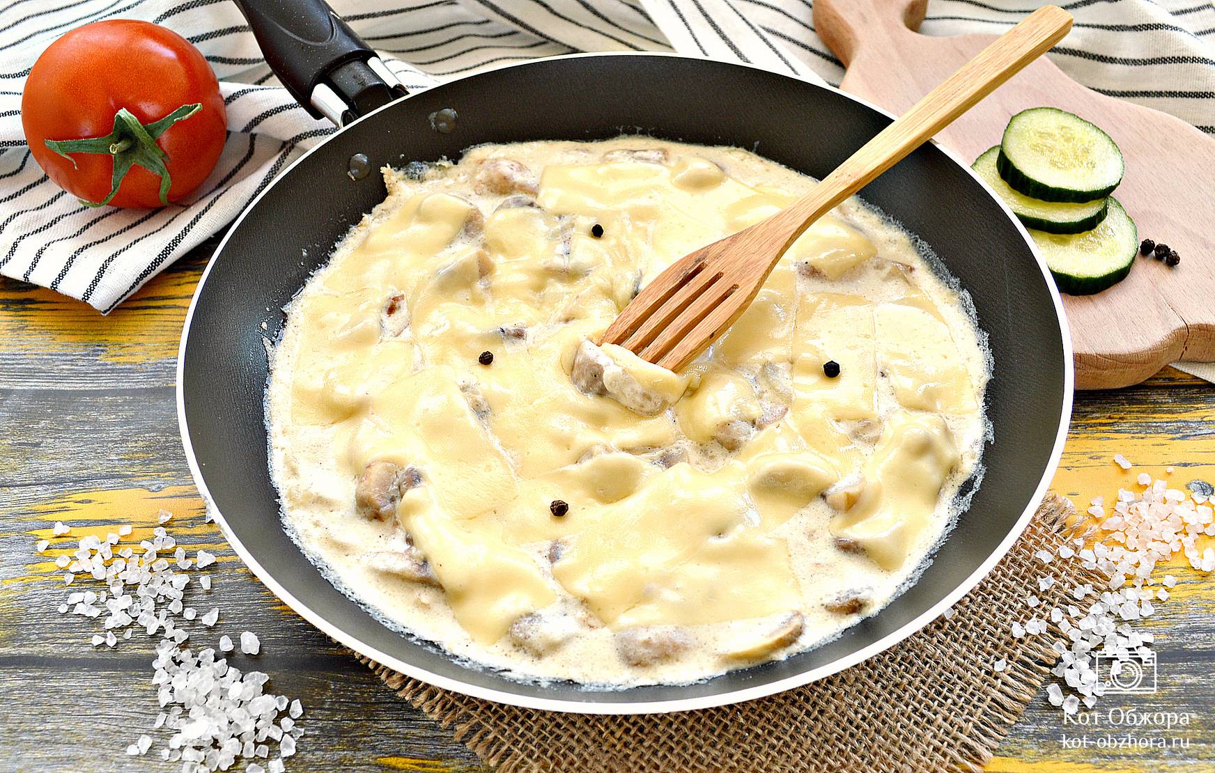 Жульен с курицей и грибами на сковороде - рецепт с фото пошагово + отзывы