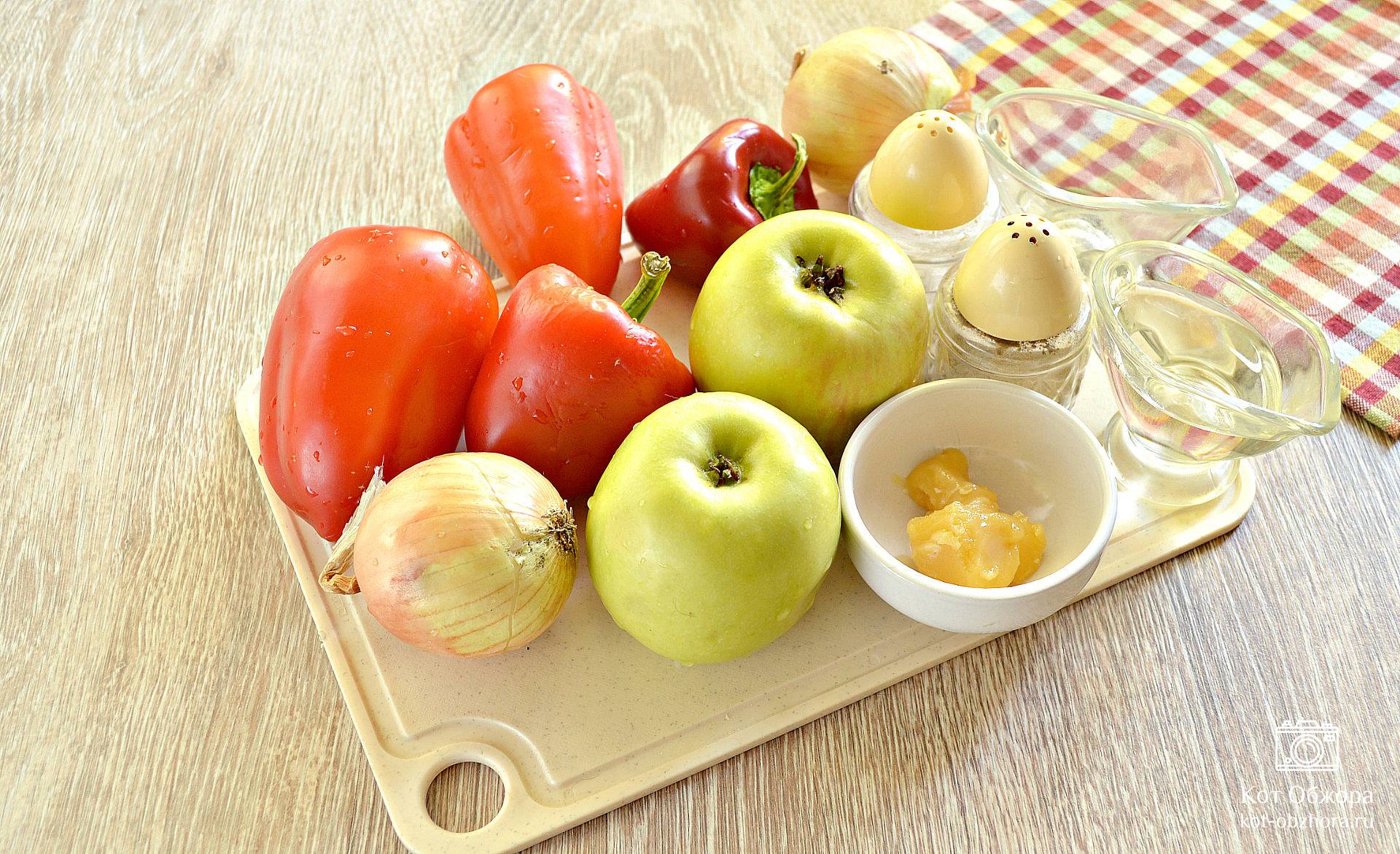 Маринованный перец с яблоками