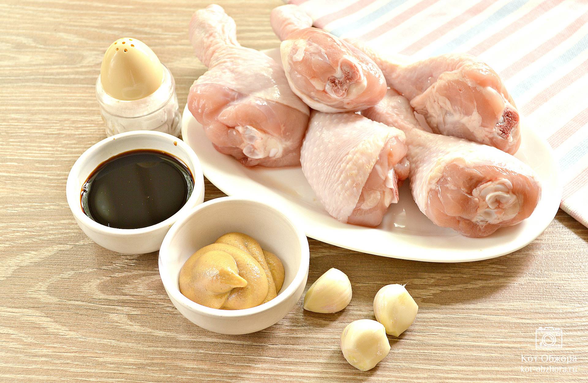 Куриные голени в духовке в соевом соусе, меде и чесноке