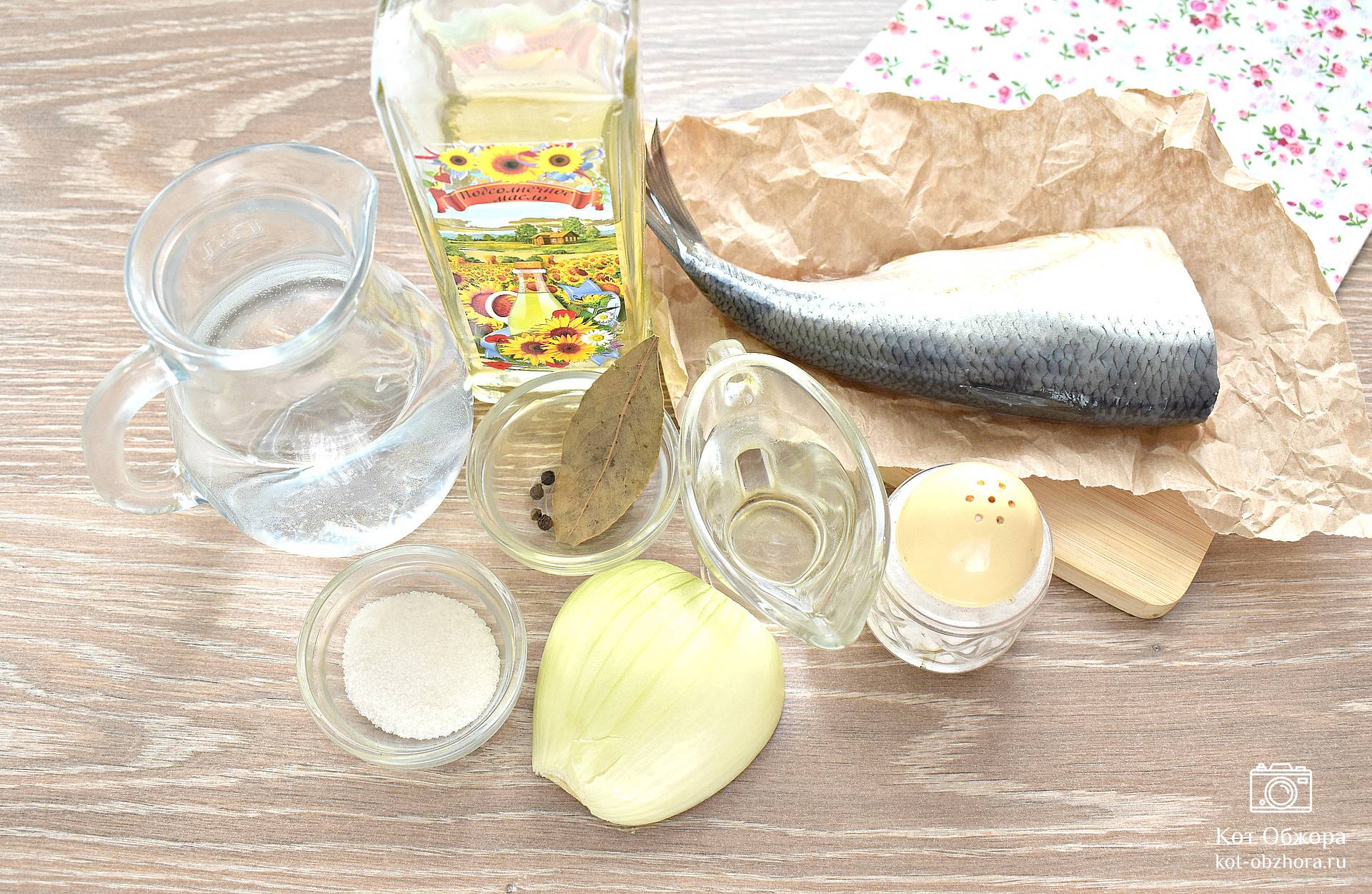 Маринованная сельдь с луком и уксусом - рецепт с фото