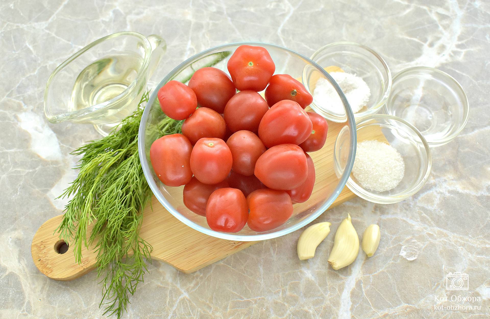 Быстрые маринованные помидоры в итальянском стиле