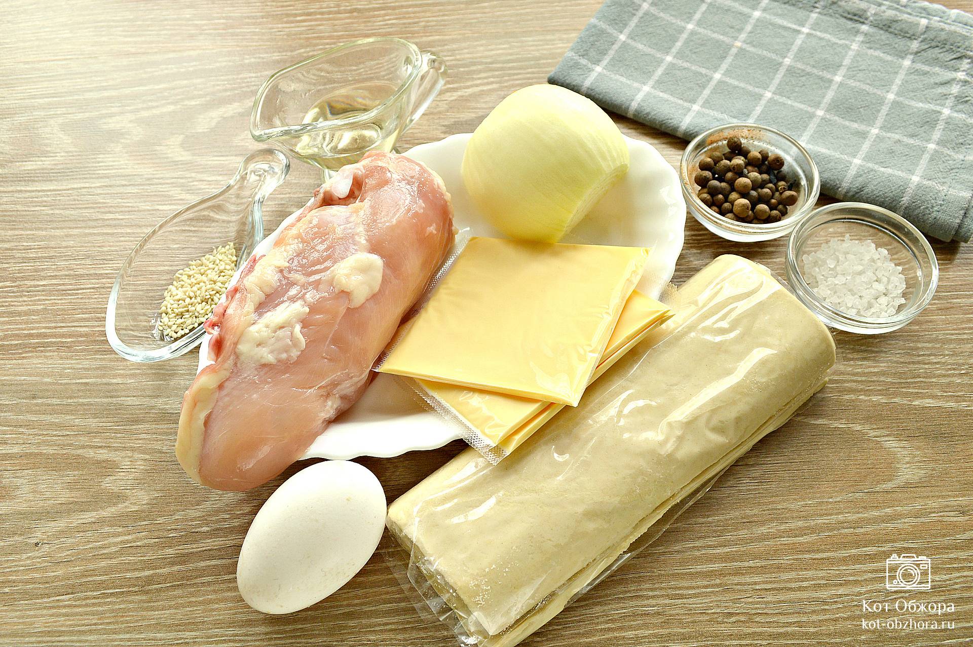 Курники из слоёного теста с курицей и картошкой