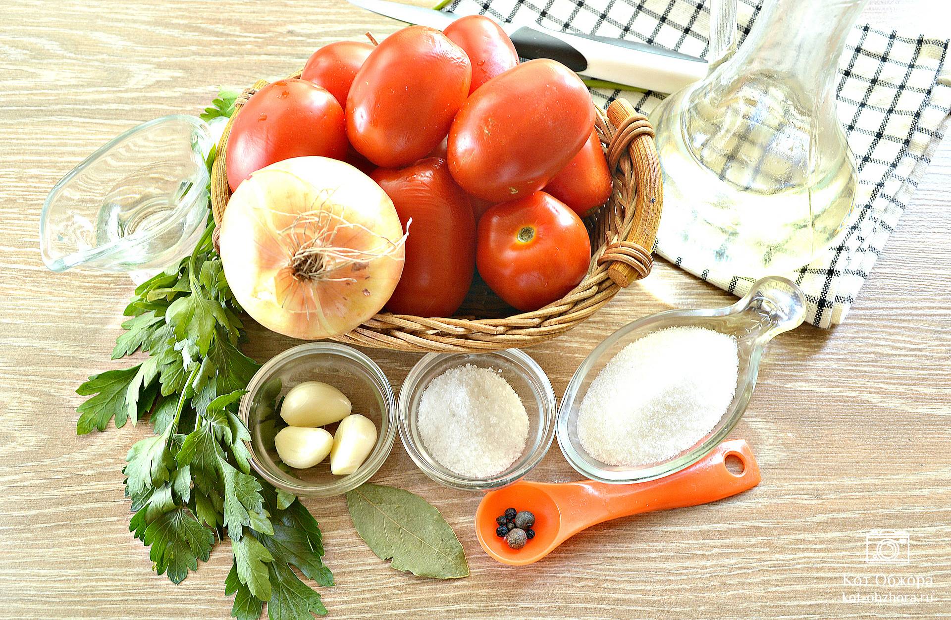 Салат из помидоров и лука на зиму: рецепт с фото, секреты приготовления