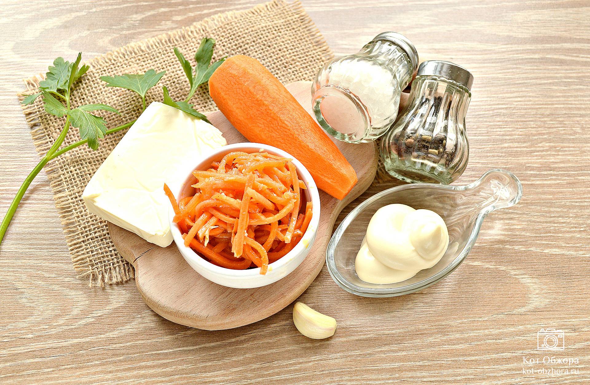 Салат с морковью, сыром и чесноком пошаговый рецепт