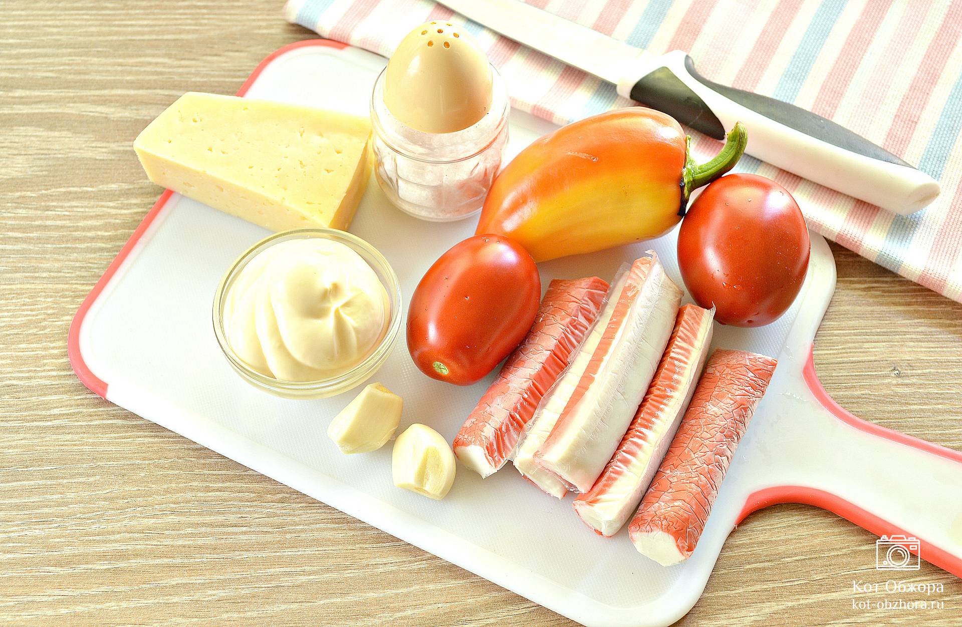 Салат «Свежесть» из помидоров, перца и крабовых палочек – пошаговый рецепт приготовления с фото