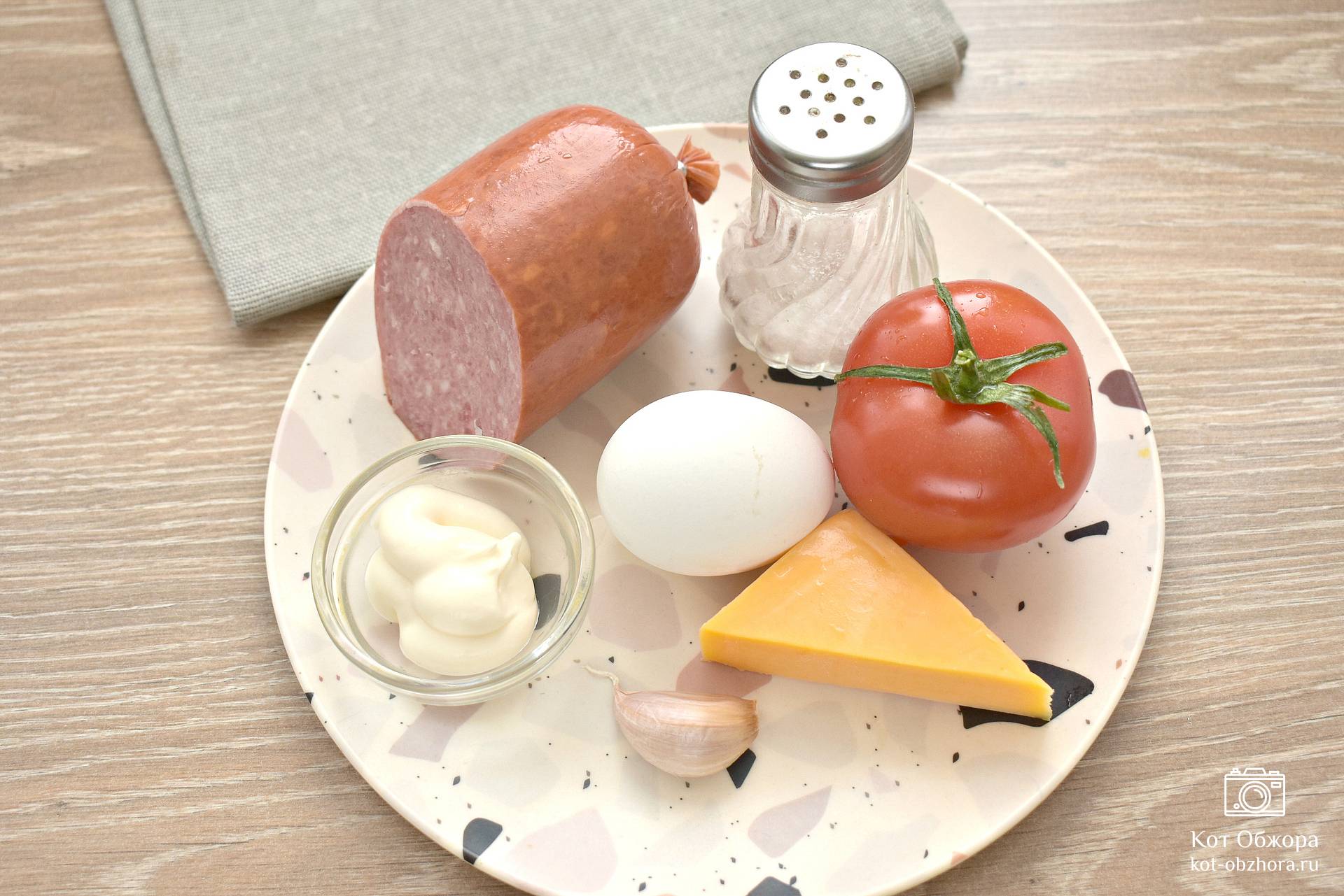 Салат «Восточный» с помидорами и копчёной колбасой — пошаговый рецепт с фото | Resep