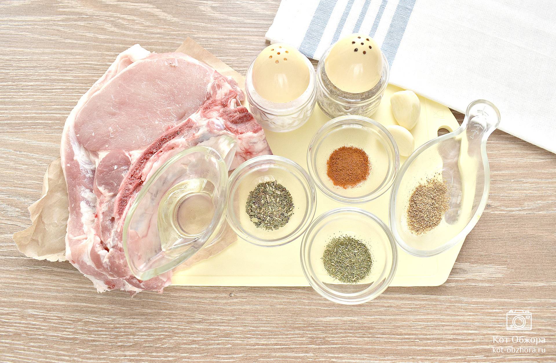 Стейк из свинины на кости в мультиварке — пошаговый рецепт с фото