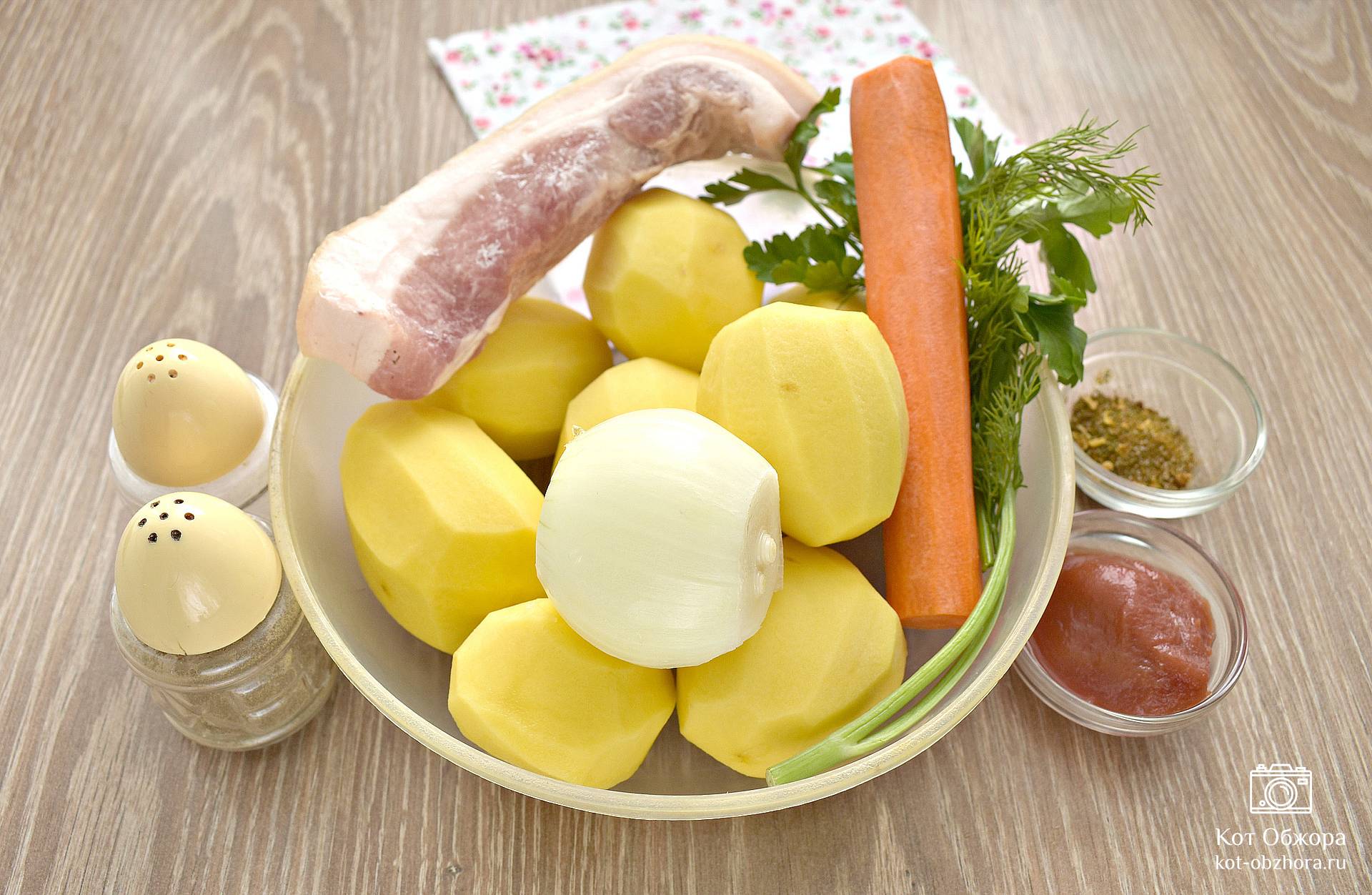 Картошка с салом, луком, сливками и зеленью простой рецепт пошаговый