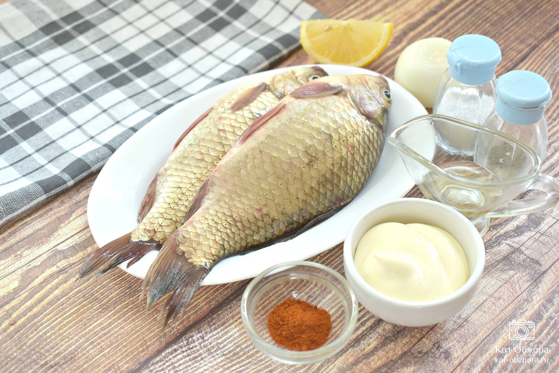 Блюда из рыбы: карась в духовке, в сметане, по-царски и под грибным соусом