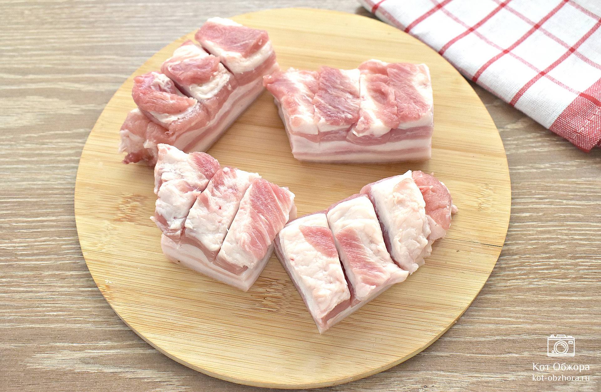 Как быстро и вкусно засолить свиную грудинку в домашних условиях — 6 рецептов