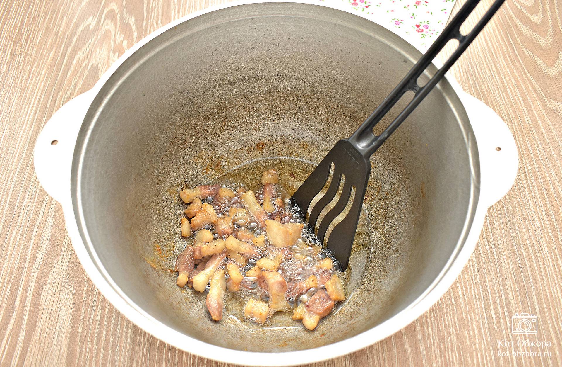 Жареная картошка с салом и луком – пошаговый рецепт приготовления с фото