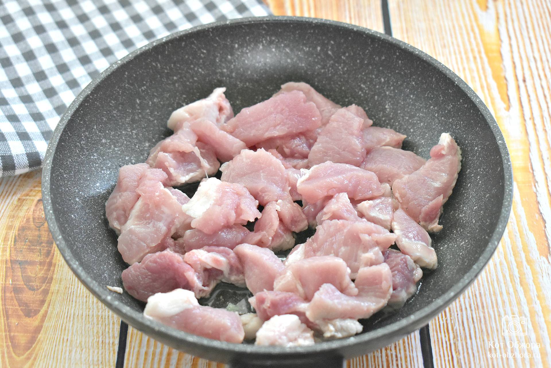 Гуляш из свинины с грибами с подливкой | Рецепт | Национальная еда, Идеи для блюд, Свинина