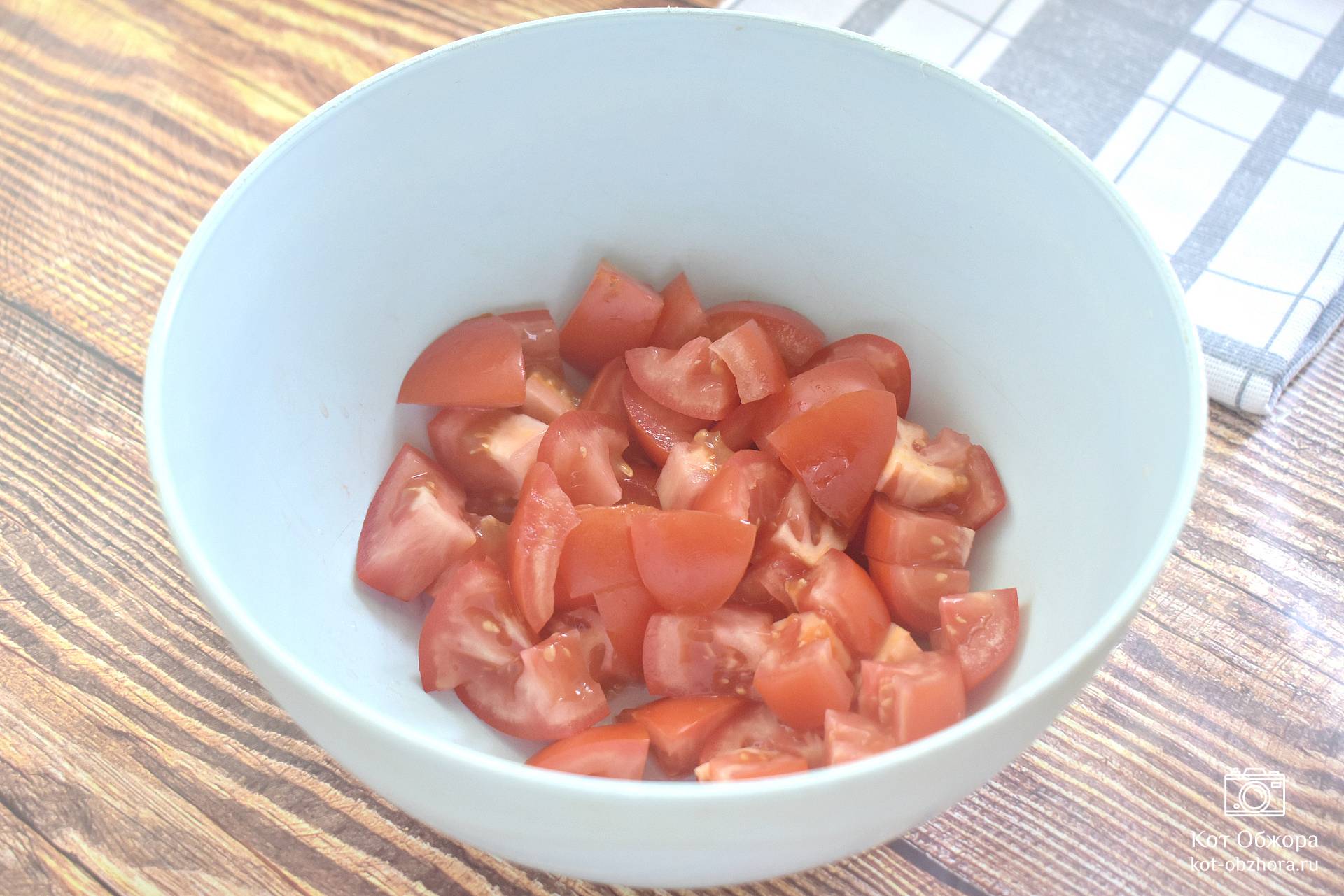 Салат из помидоров и сухариков