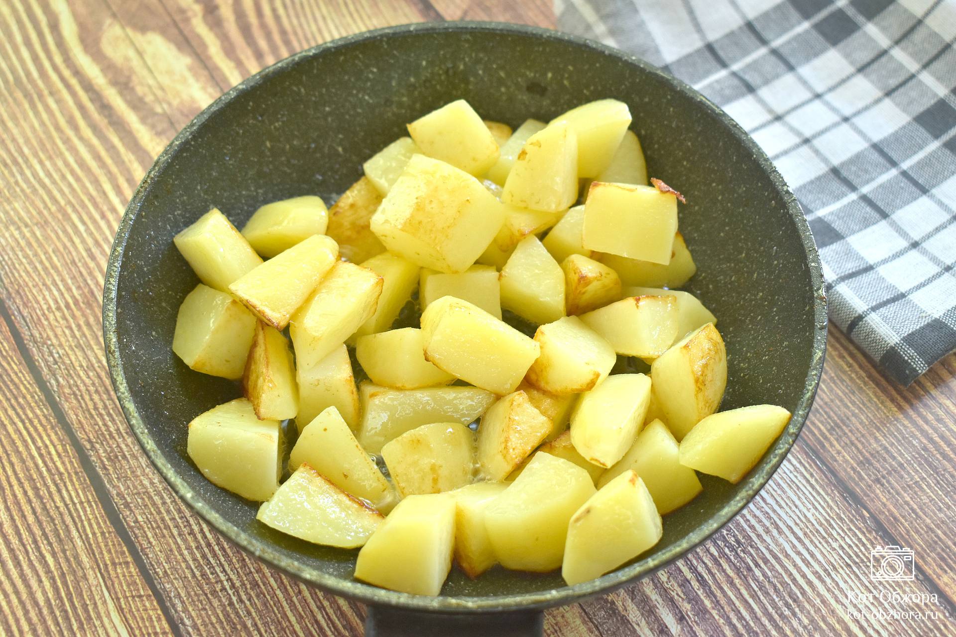Тушеная картошка на сковороде. Рецепт вкусной картошки
