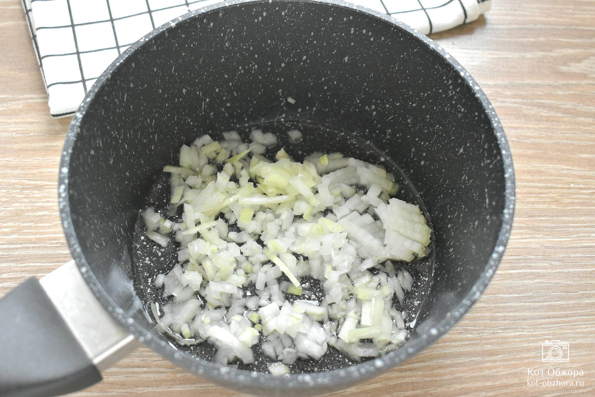 Рецепт ячневой каши с овощами и сосисками