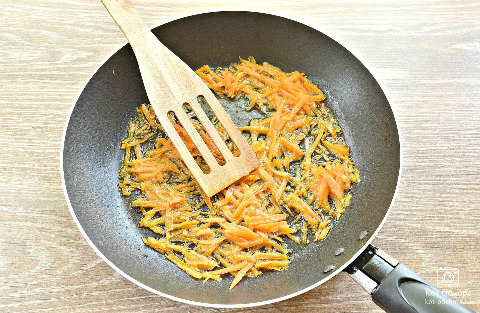 Вареный рис с морковью и специями