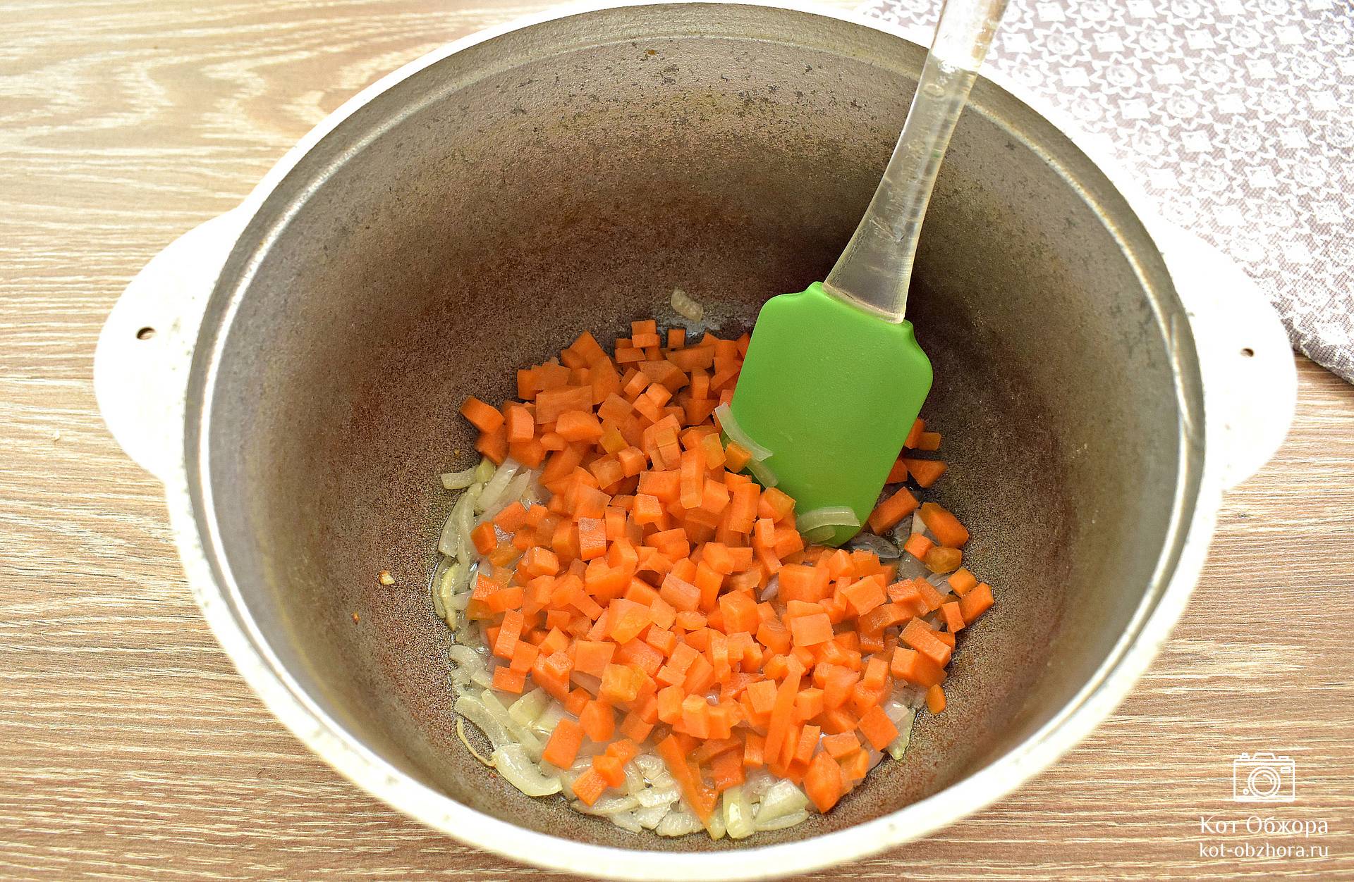 Тушёная картошка с копчёными рёбрышками — пошаговый рецепт с фото