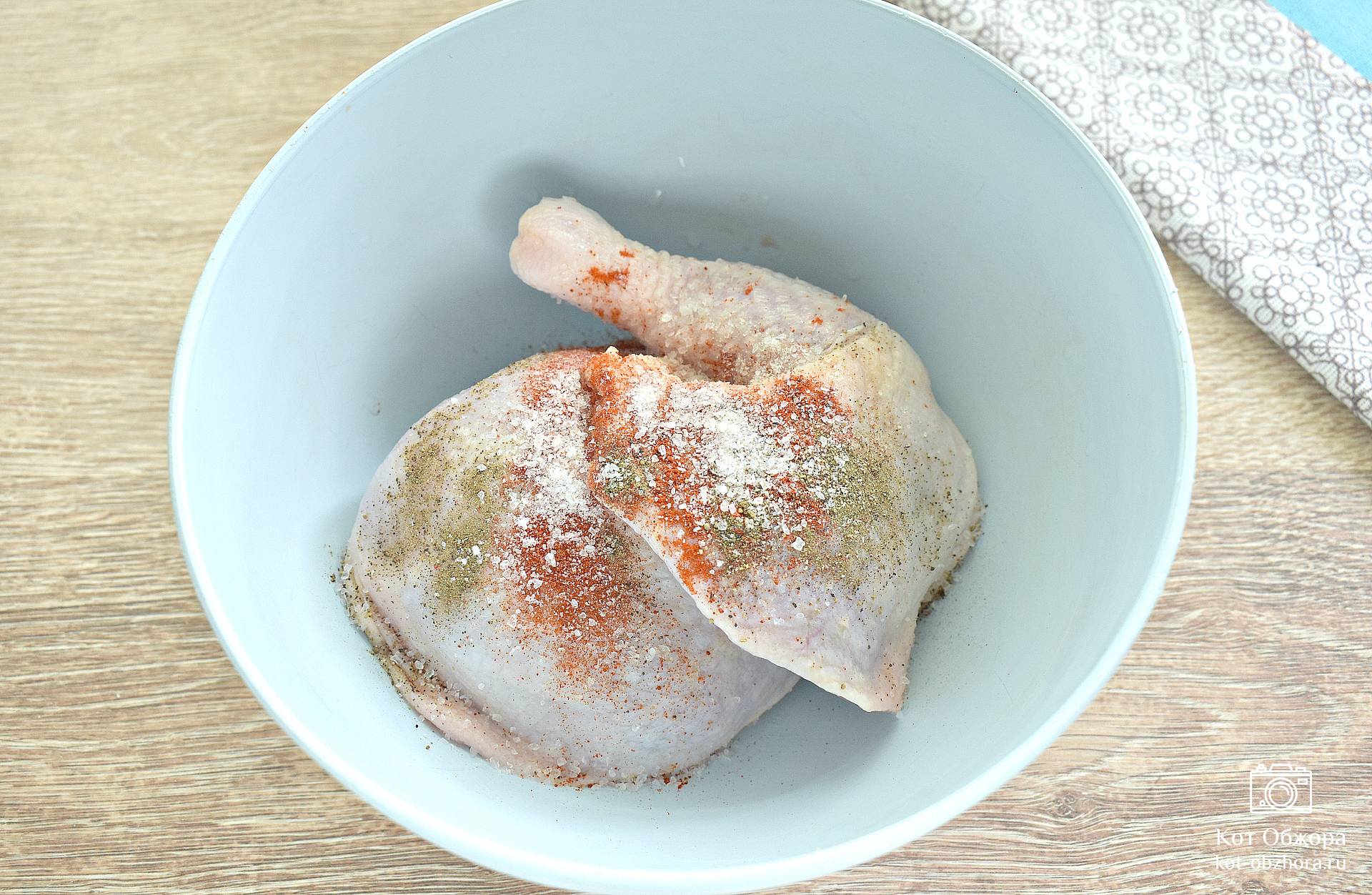 Жареные куриные бедра на сковороде - самый вкусный рецепт с чесноком