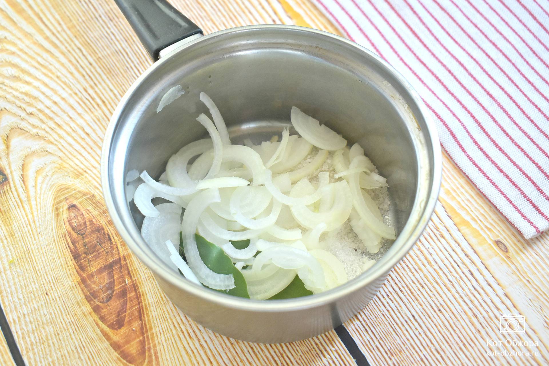 Маринованная скумбрия с луком, уксусом и маслом простой рецепт пошаговый