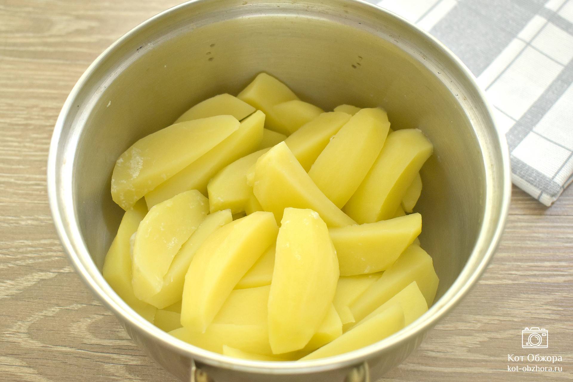 Ингредиенты для приготовления Запеченного в духовке картофеля ломтиками лучше, чем фри