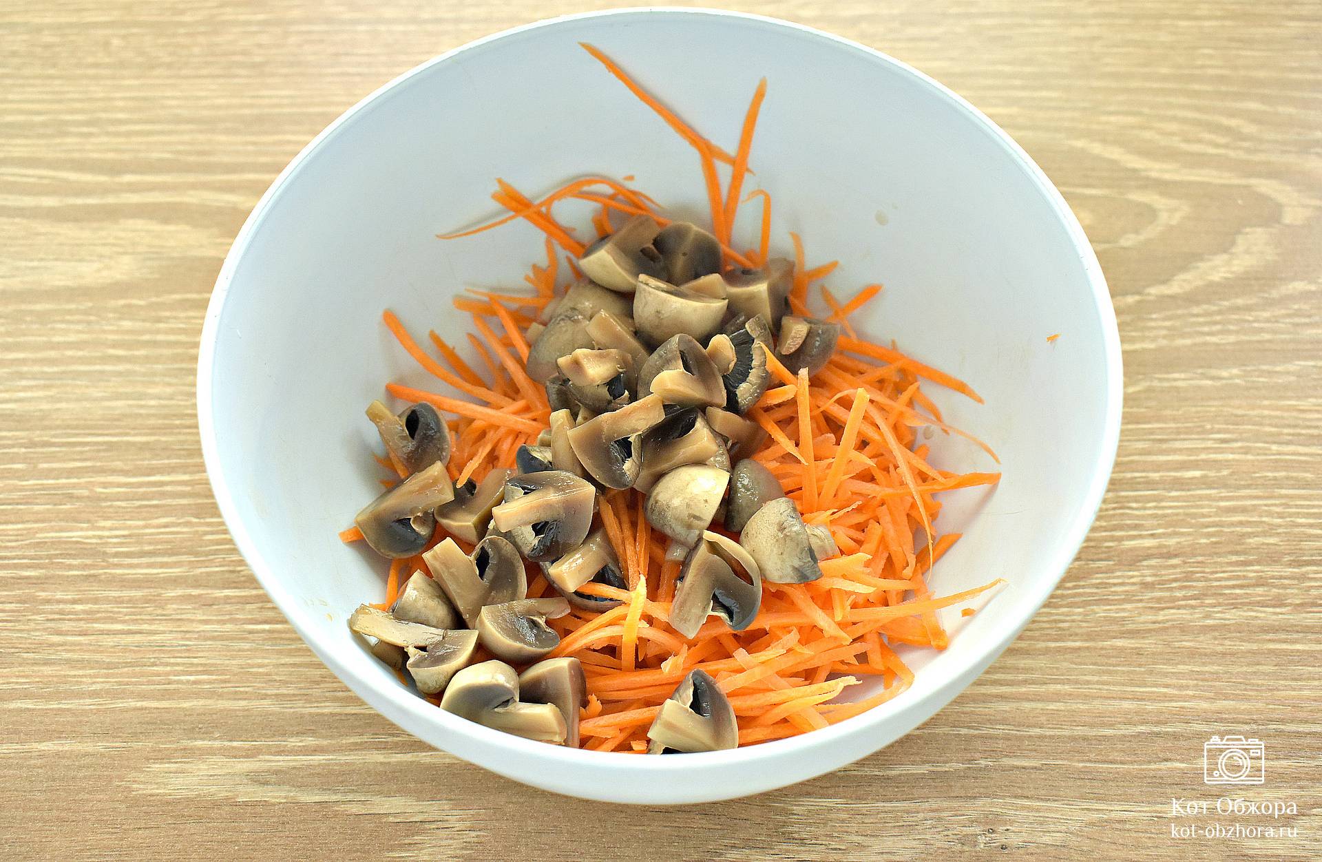 Морковь по-корейски с шампиньонами