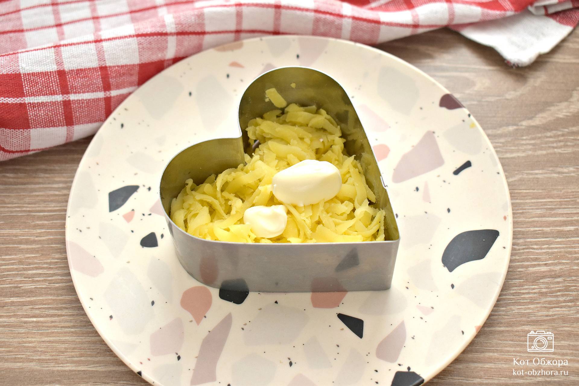 Салат с курицей, грибами, картошкой, сыром и яйцом - 14 рецептов с пошаговыми фото