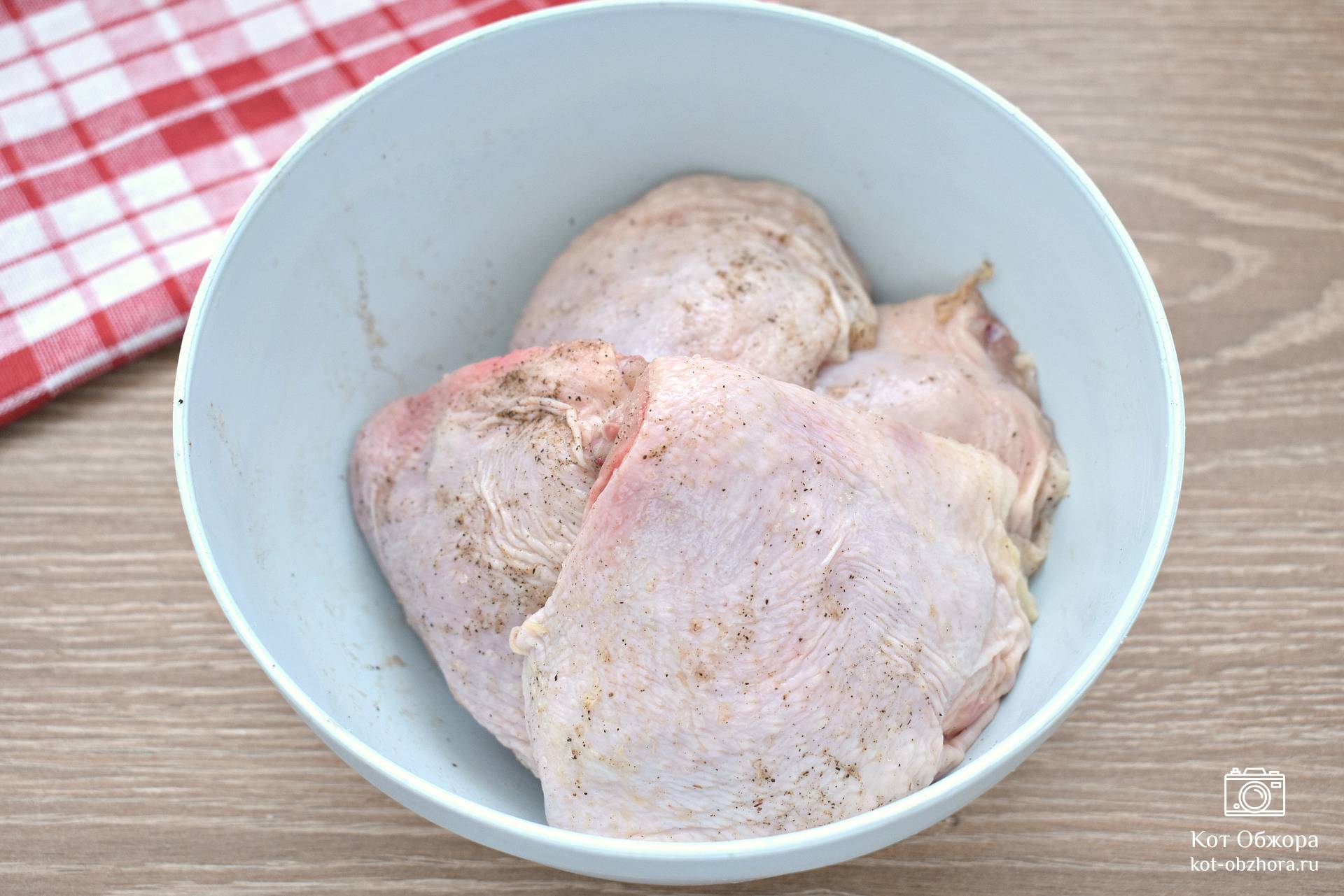 Куриные бёдра с картошкой в фольге в духовке - пошаговый фоторецепт