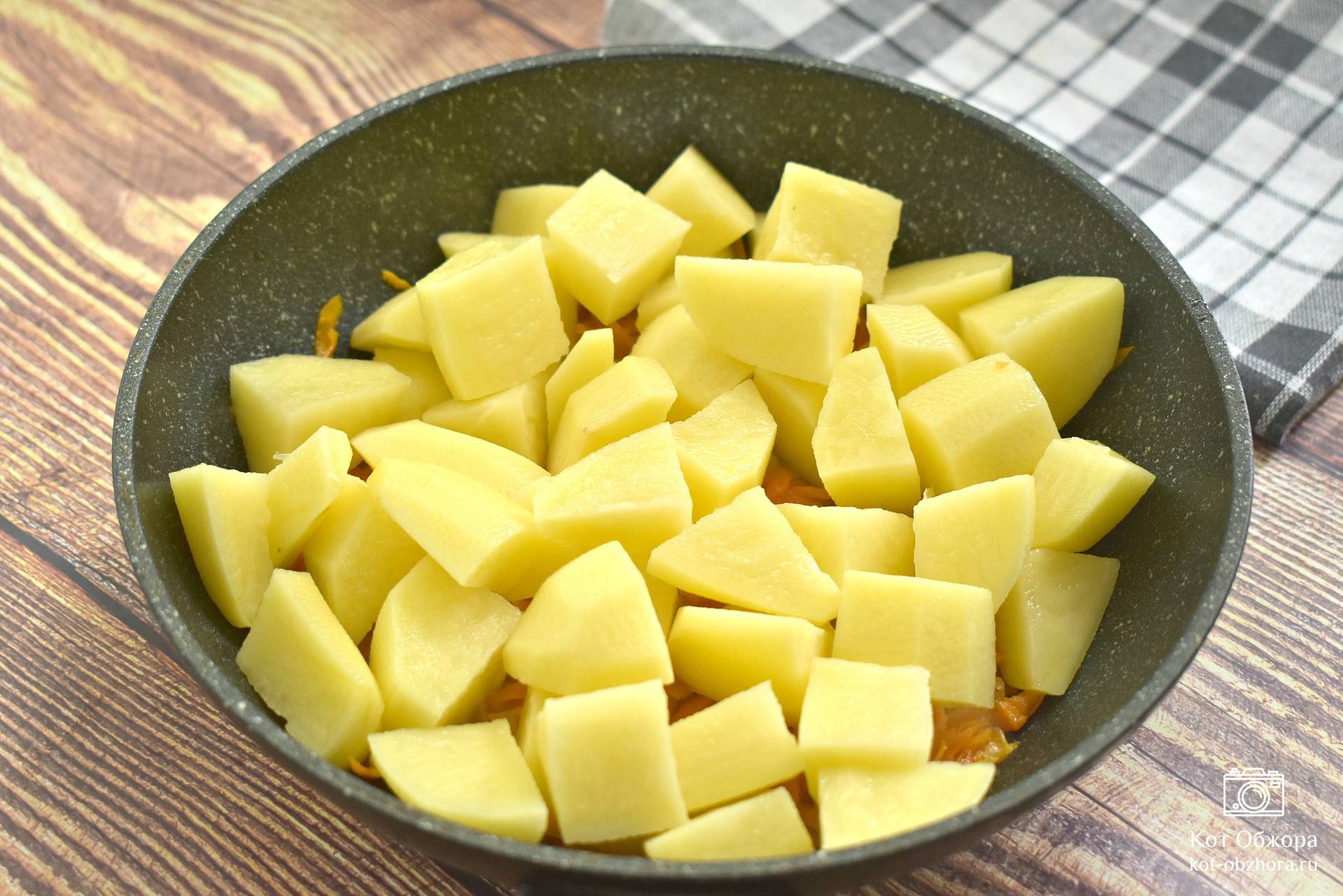 Картошка с мясом и сыром в сметане в духовке