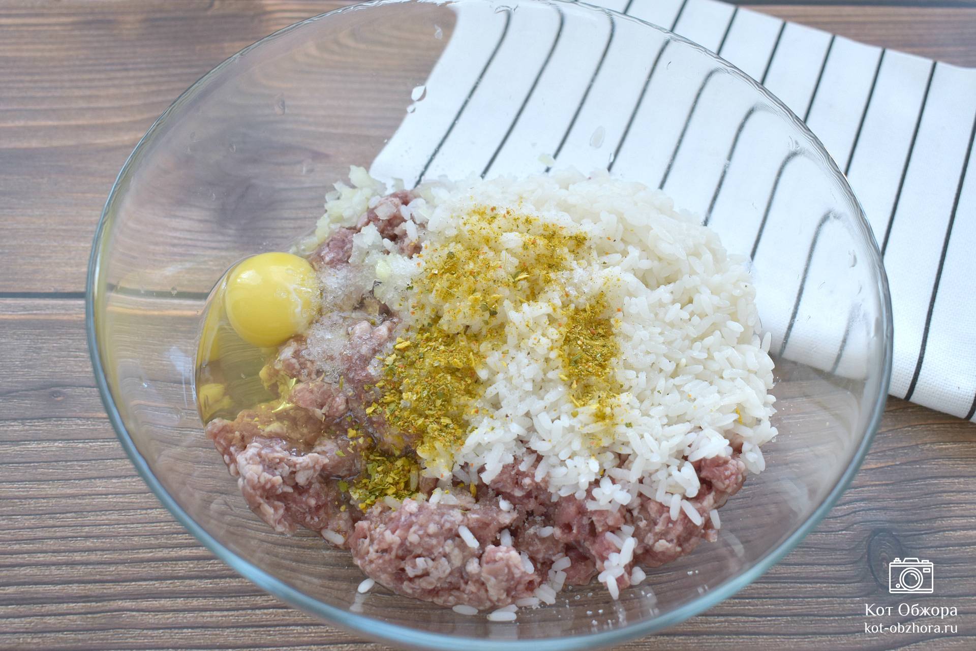 Ежики из фарша с рисом и подливкой в духовке - пошаговый рецепт с фото на Готовим дома