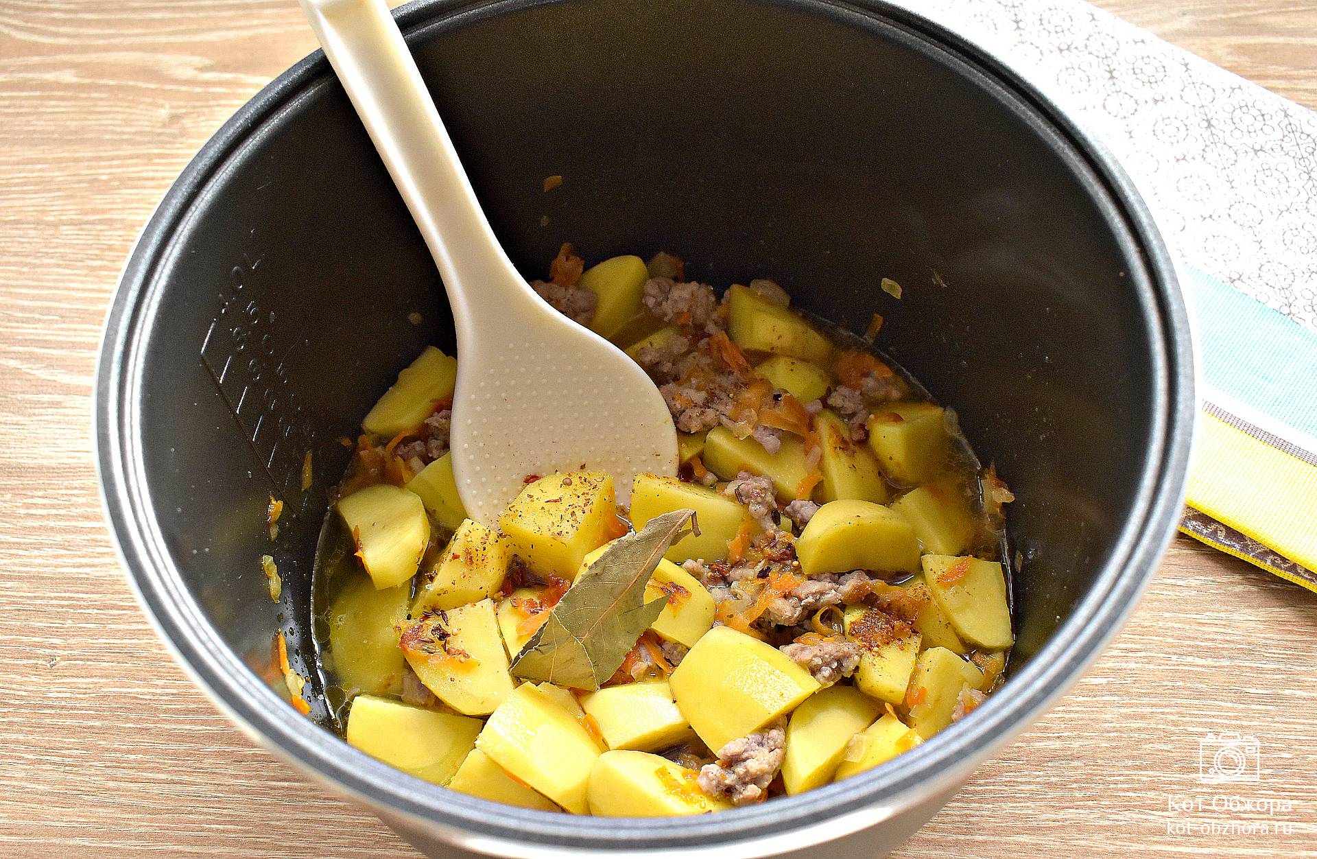 Рецепт: Картофель в мультиварке - с фаршем