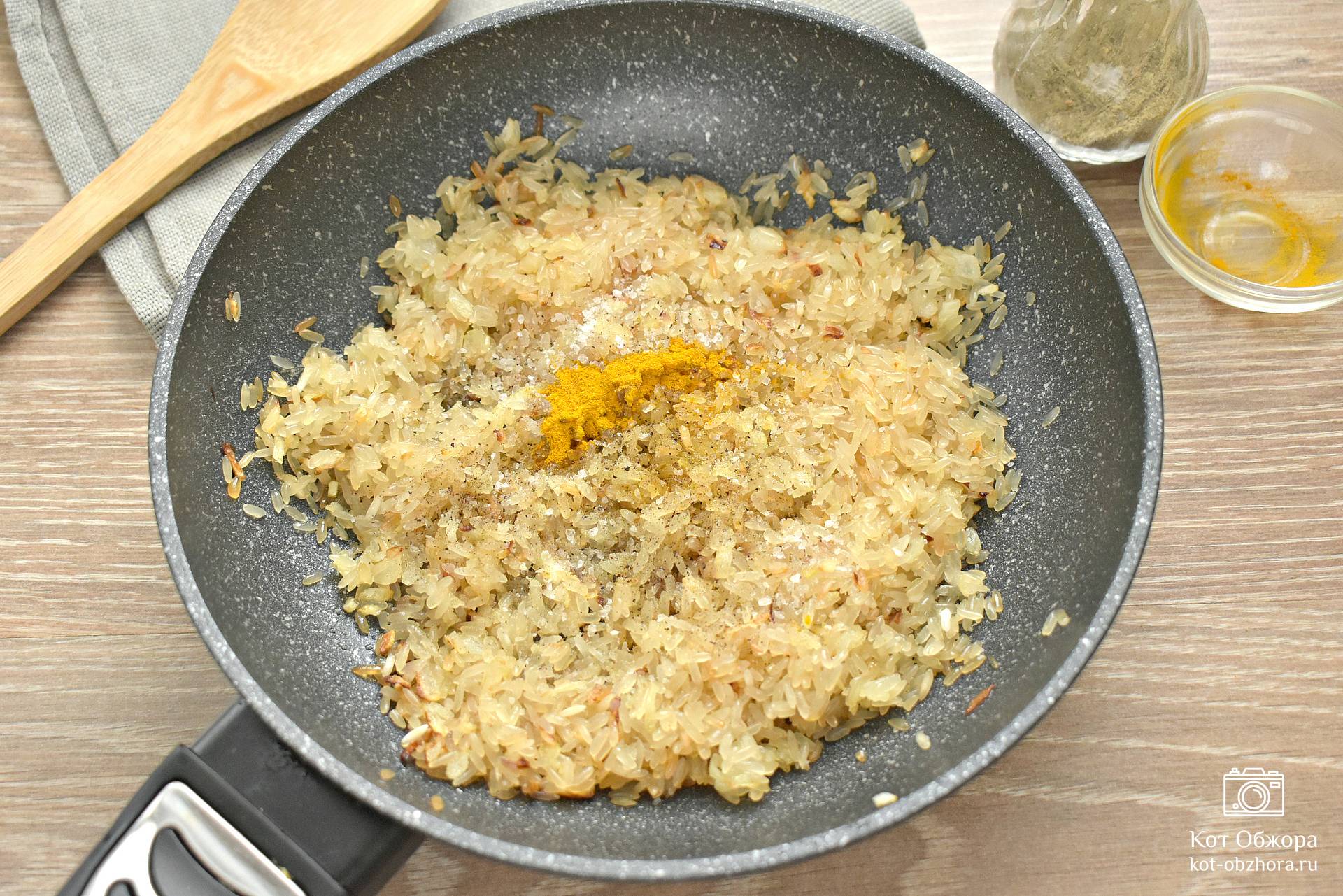Рис с морковью и луком на сковороде, пошаговый рецепт с фото на ккал