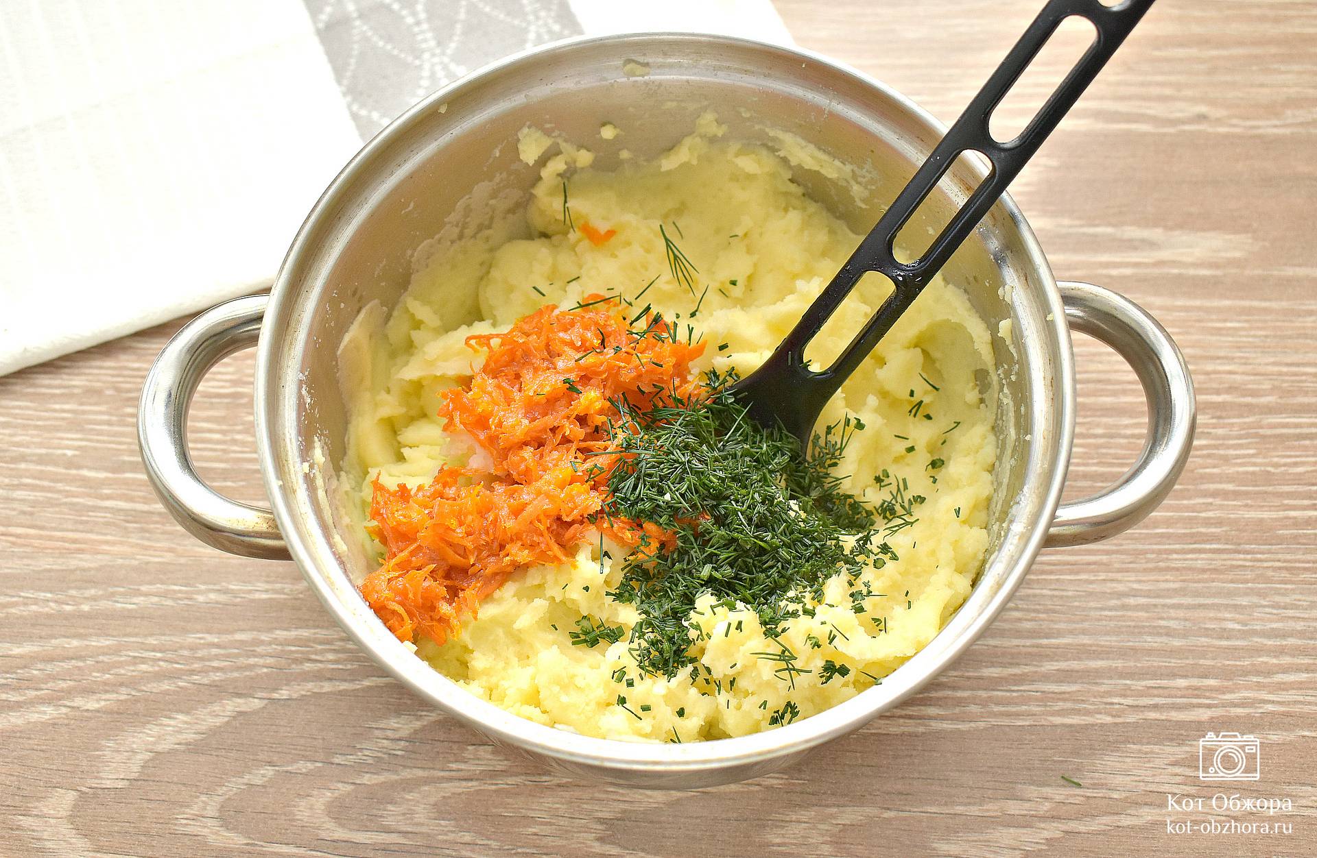 Картофельное пюре с луком и морковкой