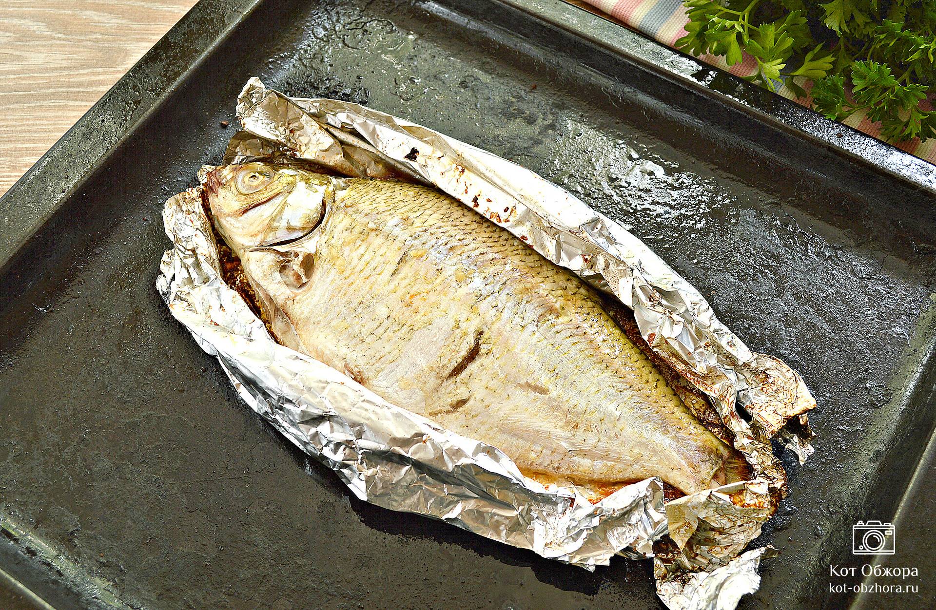 Как запечь рыбу в фольге в духовке
