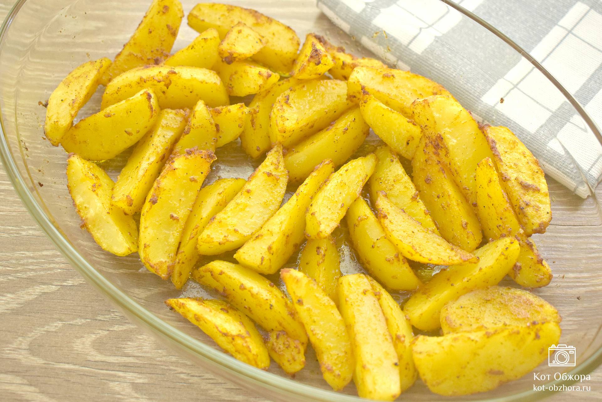 Рецепт золотистого картофеля в духовке
