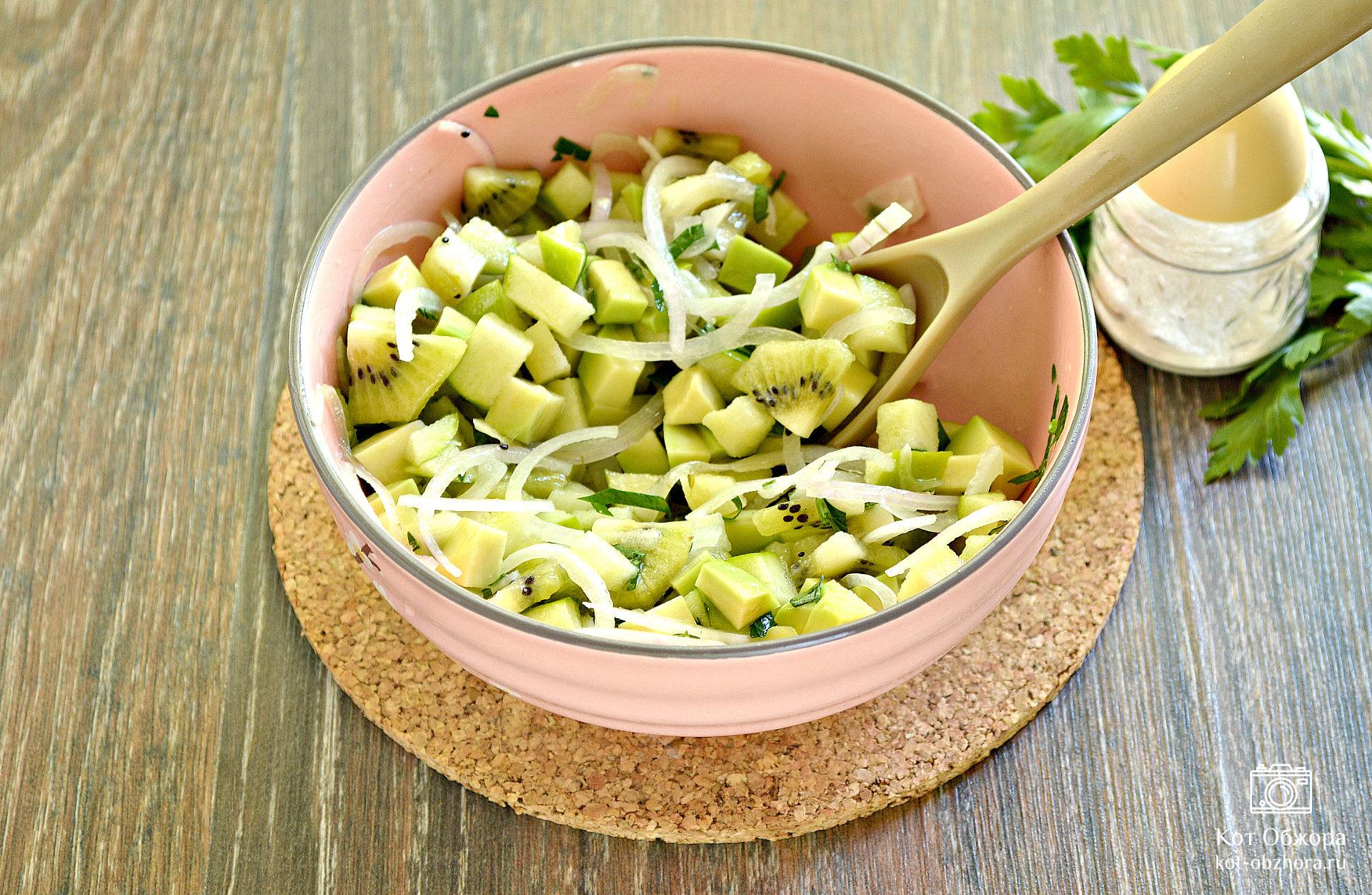 Салатик с авокадо и белой фасолью