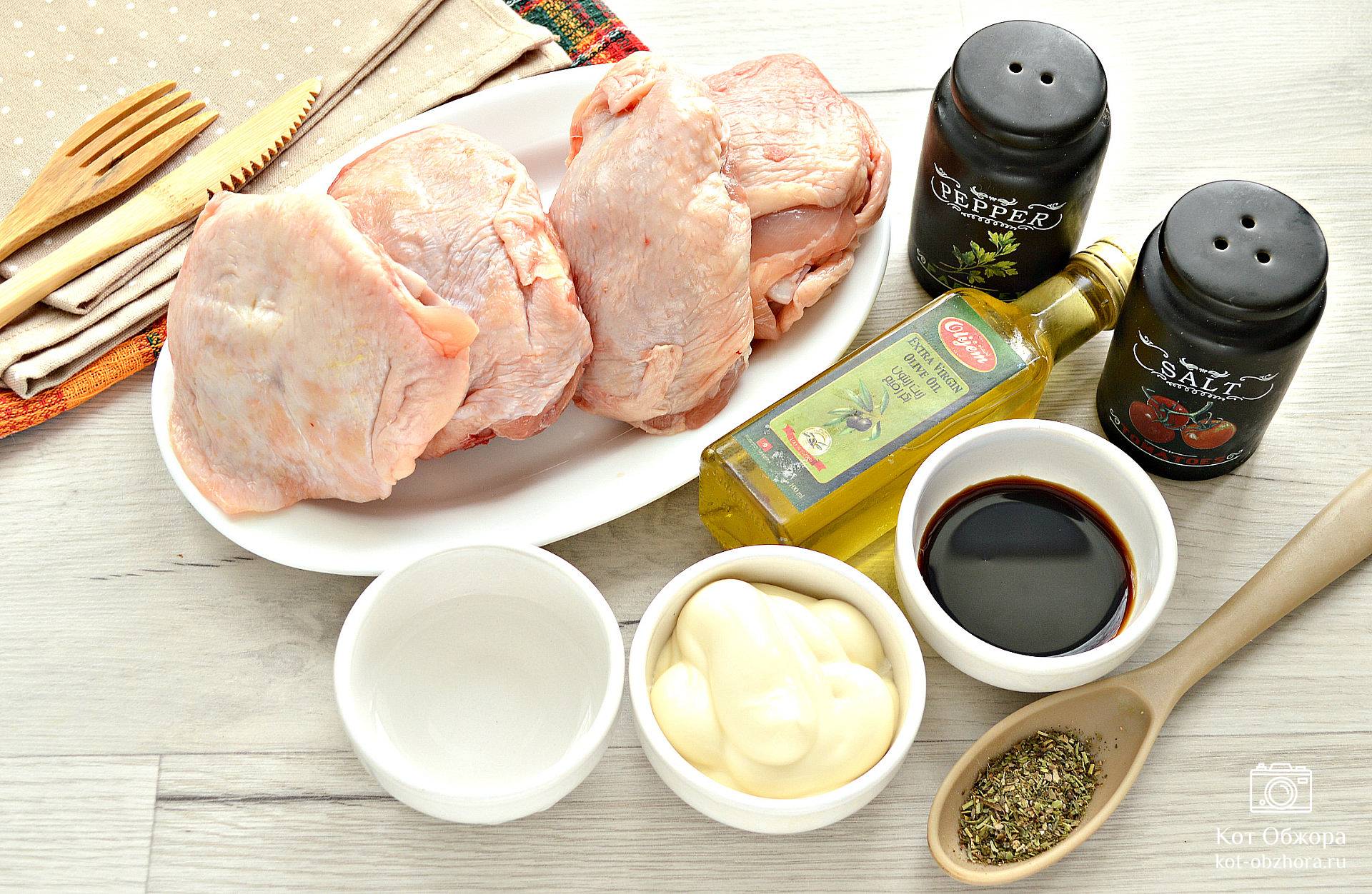 Сочные куриные бедрышки в духовке — пошаговый классический рецепт с фото от Простоквашино