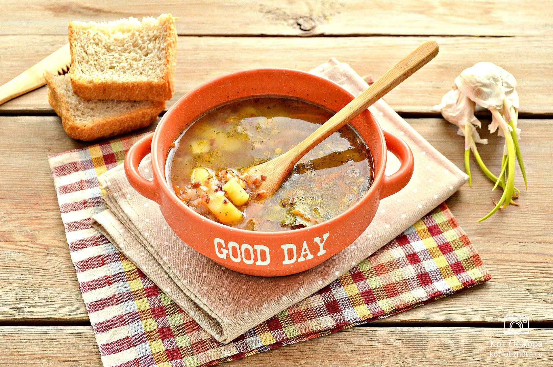 Суп из свинины с гречкой: рецепт - Лайфхакер