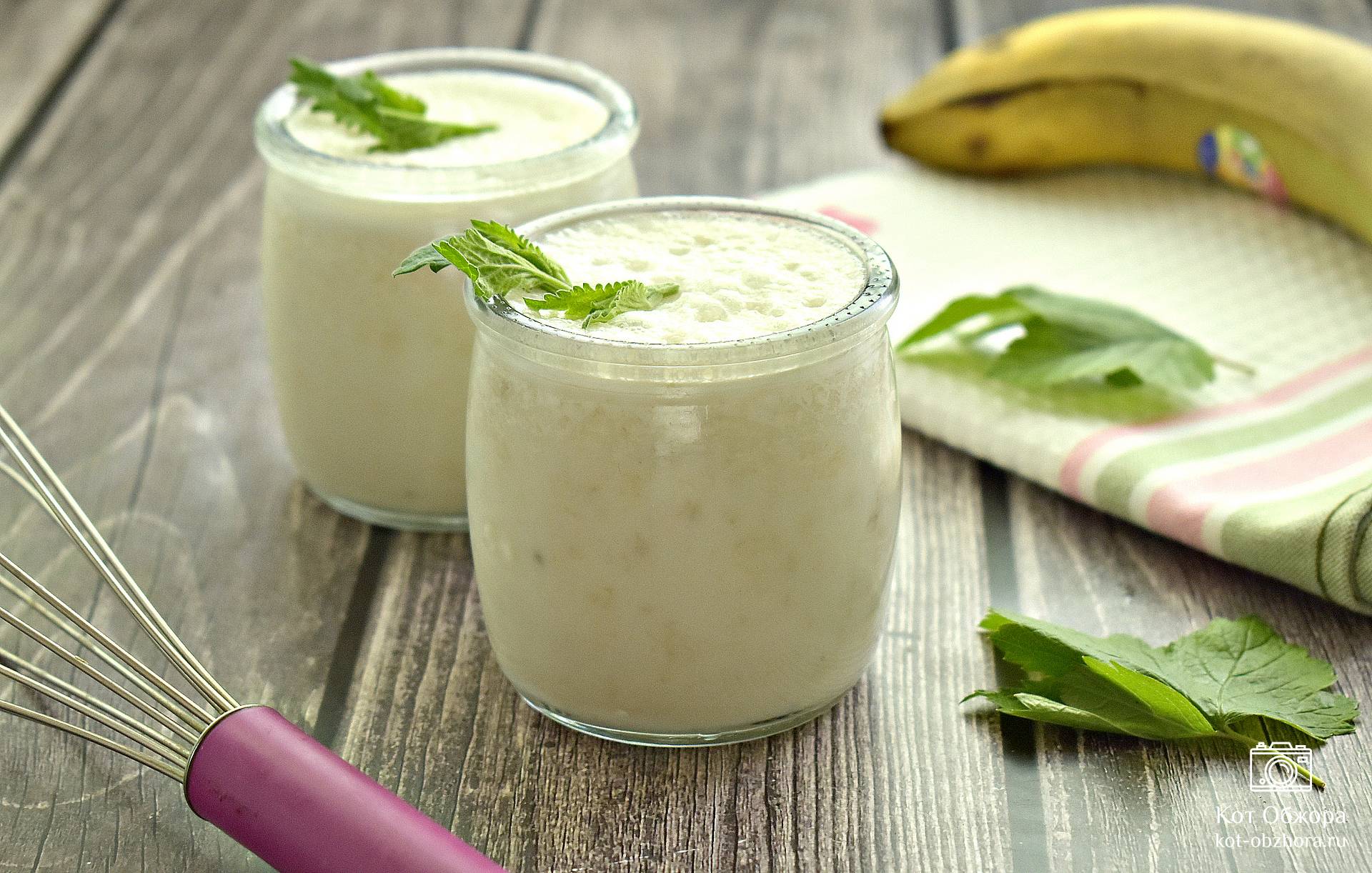 Рецепт молочного коктейля с пломбиром и банановым вкусом